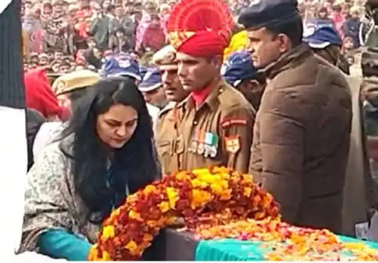 हरियाणा के पीलीमंदोरी के शहीद जवान विकास का राजकीय सम्मान के साथ अंतिम संस्कार, 6 माह के बेटे ने किया पिता को मुखाग्नि
