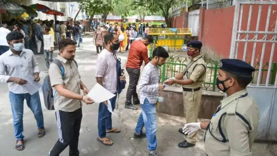 CET में 62% उपस्थिति; दूसरों की जगह परीक्षा देने वाले ग्रुप डी कर्मियों समेत 18 को गिरफ्तार किया गया