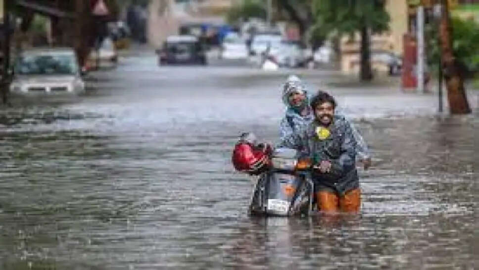 भारी बारिश अपडेट: मानसून ने ली रफ्तार, गरजेंगे बादल और गिरेगी बिजली, इन राज्यों में होगी बारिश