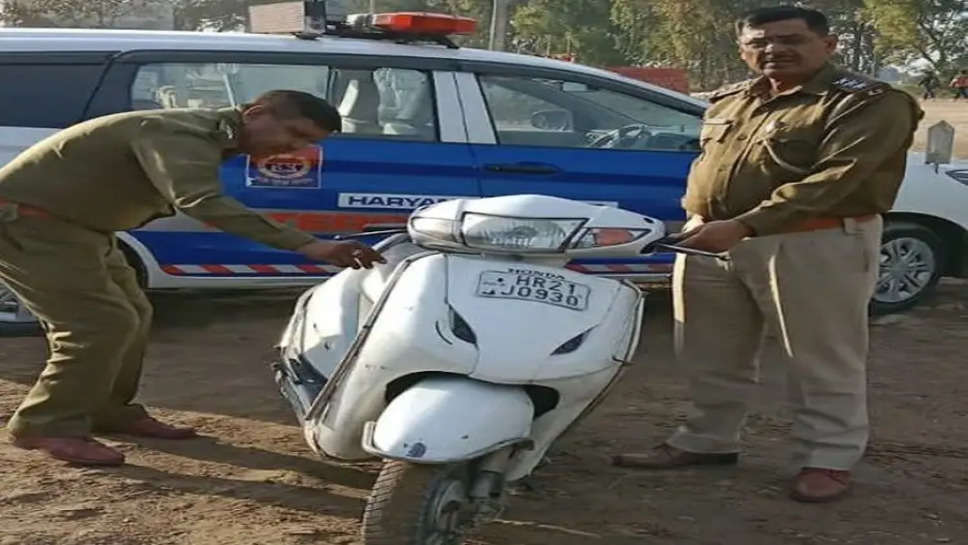 Hansi Hisar : ट्रैफिक पुलिस ने पटाखे वाली बुलेटऔर सायरन वाली स्कूटी 52500 रुपये का काटा चालान, वाहन जब्त