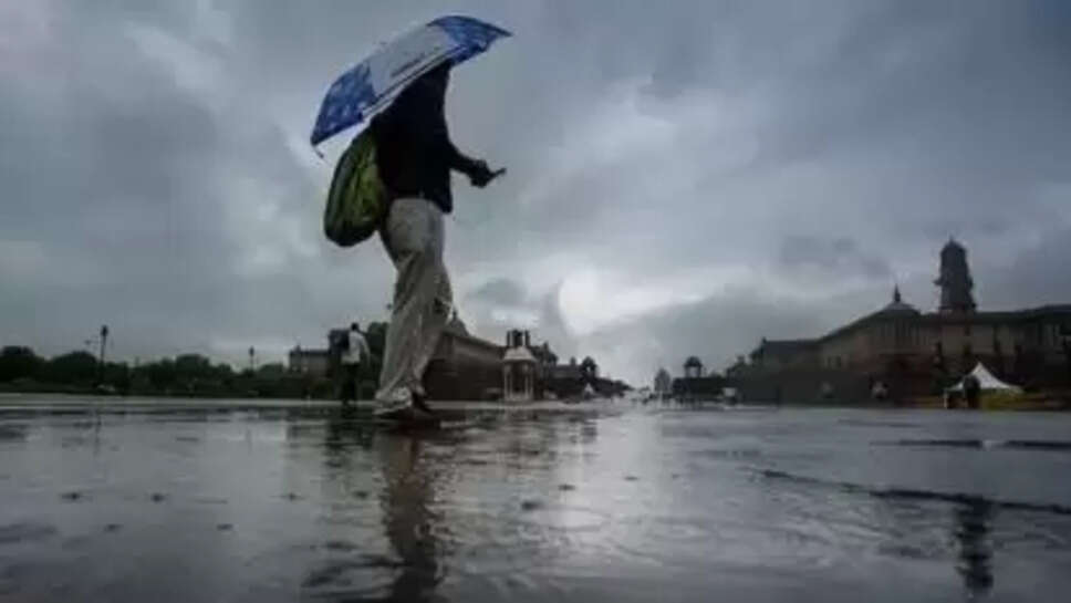 दिल्ली में आने वाले दो-तीन दिनों तक मौसम सुहावना बना रहेगा। मौसम विभाग के अनुसार, कल दिल्ली में बादलों की आवाजाही जारी रहेगी। इस संडे को पिकनिक के लिए बाहर जाने वाले लोगों को छाता ले जाने की जरूरत नहीं है।